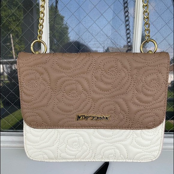 Betsey Johnson Handbags - 💎Betsey Johnson Shoulder/Crossbody💎